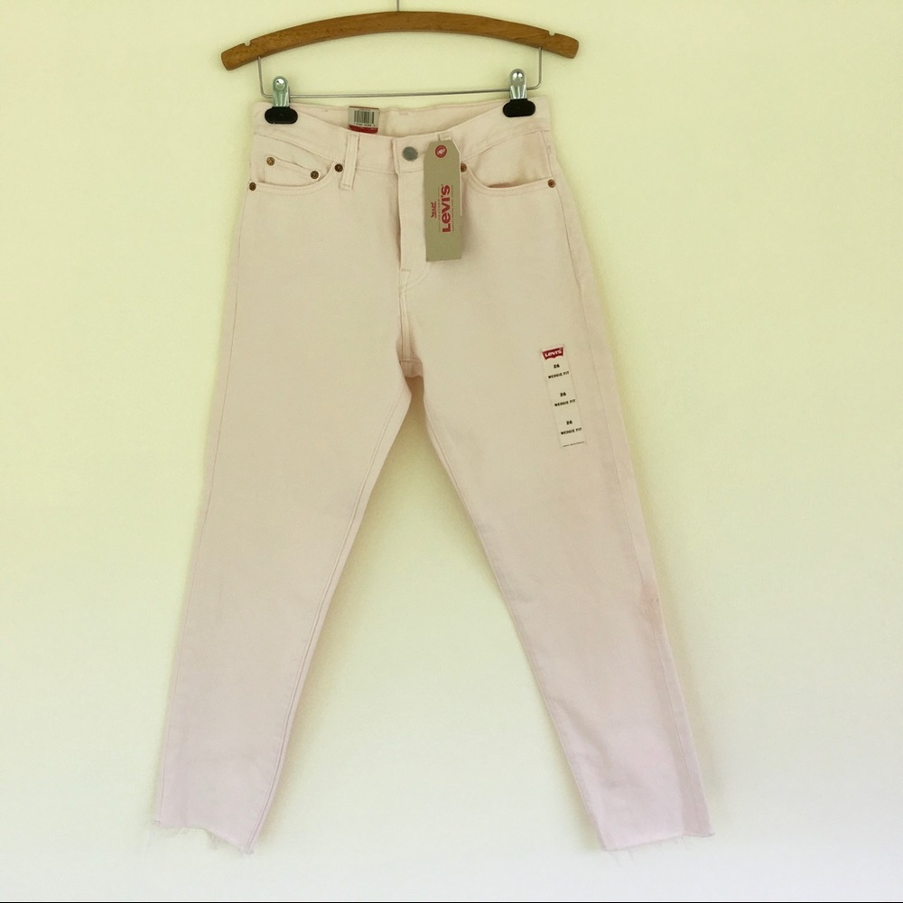 Levi’s | Iconic Wedgie Fit Jeans Raw Hem in Pink